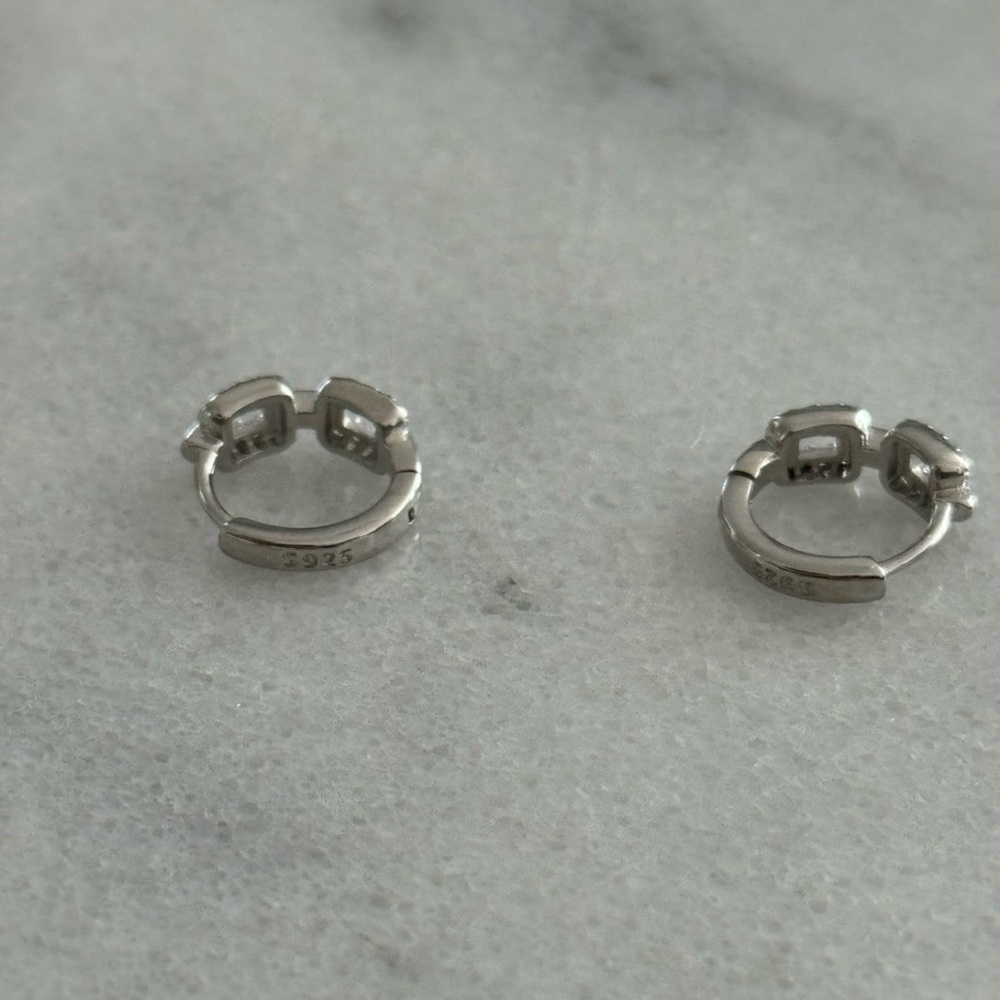 Sterling Silver Crystal Chain Link Huggie Hoop Earrings 

Brand New - Picture 3 of 5